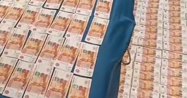 Нормальные такие коврики и покрывало!