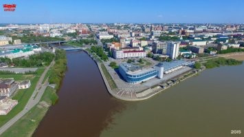 В Омске тоже такое чудо видел )) Омка в Иртыш впадает и это четко видно, где чьи воды.