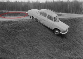 Много чего автор не упомянул. Взять хотя бы трос, который видно в кадре.