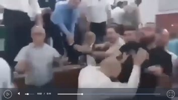 Странно, что без ножей