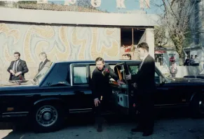 На заднем плане - лучшая в Крыму чебуречная.