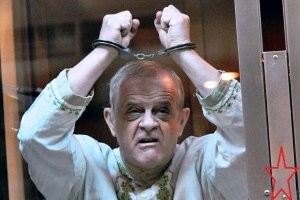 Да есть такой дедуся с радикальными взглядами. И еще любит всеем советы давать