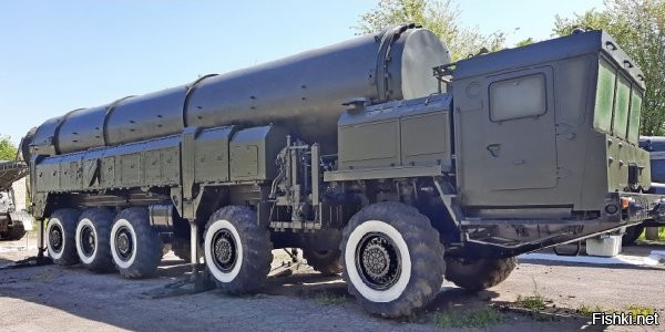 Мобильная малогабаритная межконтинентальная ракета / подвижный грунтовый ракетный комплекс (ПГРК).
Разработка закрыта на этапе. лётных испытаний опытной партии. Вместо него пошли Ярс-ы

«Курьер» (Индекс ГРАУ комплекса/ракеты   15П159/15Ж59)