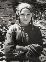 “Почему верхняя пуговка раскрыта? Где платок?”:  девушка  рассказала кто самый красивый в РФ