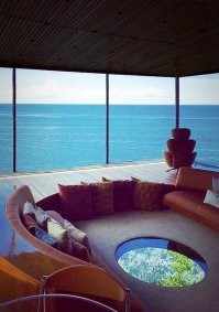 нет, стекло для любования лесом внизу