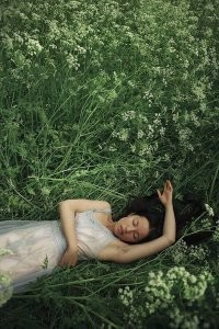 Очень неплохо.
Но всё портит эта фотография.
Небритые подмышки лично у меня вызывают отвращение и создают впечатление, что женщина немытая.