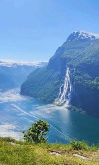 Что бы хотелось более целенаправленно, это Geirangerfjord, Норвегия. :)
