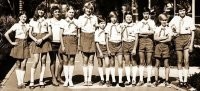Классика. Седьмой класс, девчёнки дылды на голову выше пацанов. Девятый класс, картина поменялась на прямо-противоположную.