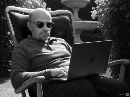 Ну какой-то бред не пишут, думал Ильич, листая ленту