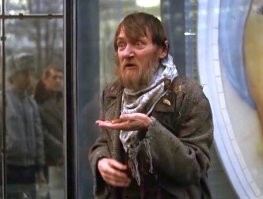 В 90-е видел лично в Саратове мужика в лаптях, ехал в трамвае мимо Сенного рынка. Может скиталец какой...