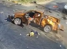 На первом скрине в желтом водила, на втором пассажир.
Водила низенько пошел -- к дождю.
А пассажир по верху -- к хорошей погоде.
Блин, как наш гидрометцентр прямо...