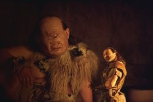 Ой, да перестань. Арманд Ассанте, конечно, отличный Одиссей. Да и сценарий фильма очень даже. Но смотреть его в нынешнюю пору немного смешновато. Уж больно картинка отдает даже не девяностыми, а пятидесятыми.. по части сложных киношных эффектов