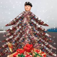 На центральной площади Грозного вместо новогодней елки установили Адама Кадырова.