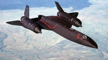 Что-то он сильно "Черного дрозда" SR-71 напоминает.
Совпадение? Не думаю.
Конвергенция, вероятно...