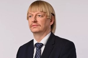 Этот, походу, тоже проспорил.