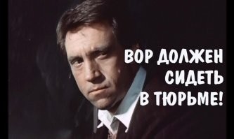 Блогерша выносила золотые украшения в нижнем белье, а потом сдавала в ломбард