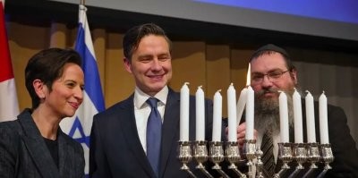 Пьер празднует первый день Хануки. Кто не знает , это будущий премьер Канады.