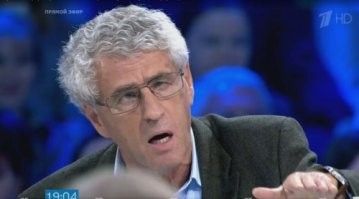 да там взгляд у собаки умней чем у Гози...))