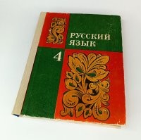 Кот крадётся мимо своих соплеменников