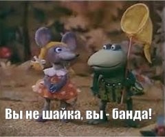 Толпа Дедов Морозов зашла в магазин