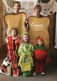 Я всегда знал, что сэндвичи именно так и размножаются.
Лежит сэндвяк, на нем сэндвяк, куяк куяк: бекон, капуста и томат)))