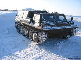 Это не танк, а кормит умок не солдат