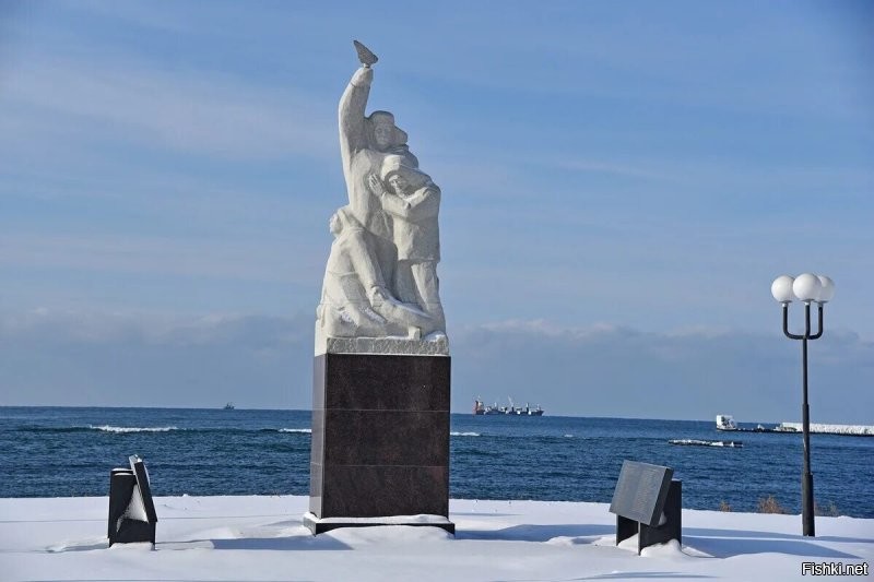 1. Остров Сахалин, Сахалинская область
2. Маяк Анива, г. Южно-Сахалинск
3. Невельск, памятник погибшим морякам
4. "Три брата" ("три"-числительное), г. Александров-Сахалинский
5. Маячный колокол, г. Корсаков.