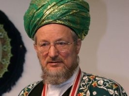 "Не бери на понт, мусор!" (с)
Кого еще? Далай-ламу? Верховного жреца? Колдуна, вызывающего дождь? Чтоб я уж не прыгал туда-сюда.