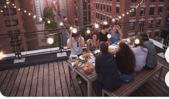 У нормального да, а если в пещере родился и нигде за ее пределами не бывал или крыша вызывает только суицидальные ассоциации, то....кстати не знаешь таких?