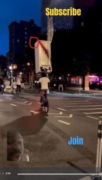 Наклон вперед это нормальное устойчивое положение холодильника. Видать, нейросети пока не успели выучить законы физики. Да и передний верхний угол холодильника к концу ролика чудесно выправился