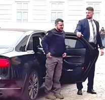 "Мам,я обкакался на физре.Дай другие штаны".