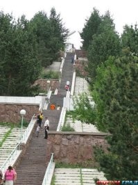 Пффф! А где же лестница на плотину Медеу в Алма-Ате? 800 с хером ступенек вверх)))