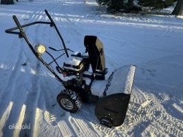 я своей собаке каждую зиму так делаю, только территория больше в 40 раз , бензиновым снегоуборщиком очень удобно.