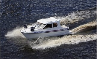 в Венеции цепь необходимо перетянуть через канал, а то гонщик на катере всё испортит