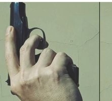 Мужик не стерпел наглости иностранного специалиста и достал важный аргумент из бардачка