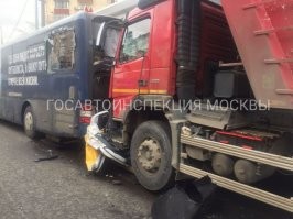 Да уж, до сих пор у меня эта ситуация перед глазами.  Девушка торопясь садится в такси ... И сразу же сзади в такси въезжает грузовик...