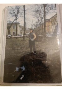 Не совсем. 
На "игрушках", тоже часто более менее нормальные доспехи встречаются, если игрушка предполагает боевку. 
Даже с "гуманизатором", получить в тыкву не особо приятно. 
А уж если дрын из текстолита... 

Эх... Молодость... :)