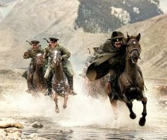 Пограничники на лошадях преследуют нарушителя, 1966 год... И тут как раз, случайно, мимо проходил фотограф Г. Бибик..