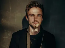 Безруков уже не тренд. Петрова уже везде пихают