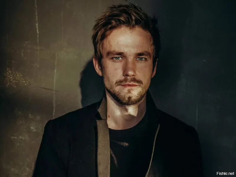 Безруков уже не тренд. Петрова уже везде пихают