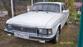 У отца была 2401 1975 г.  из такси,  купленная после капремонта на ВАРЗе, в 80-ых он, работая в таксопарке *добыл* кузов 2410, собрал полностью другую и со старыми документами я проездил на ней почти 8 лет. Потом были все остальные Волги - 31029. 3110, 31105 и 3102. Хотел купить Сайбер, но не сложилось, а жаль. Для своего времени, хорошие были машины.