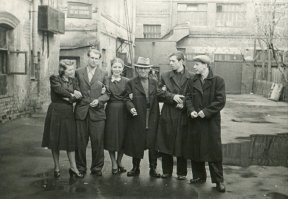 Во дворе дома 16 по улице Чехова рядом с театром Ленком. Москва. 1950ые.