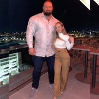 Огромную видеокарту подключили к небольшой материнке