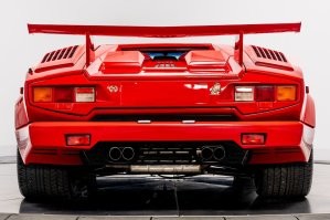 На тот момент у ламбы все такие были, да и большинства машин. Это все таки 70-80