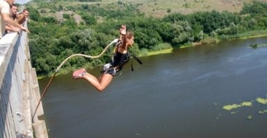 А можно в воду рожать.