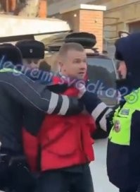 Во&nbsp;Владивостоке водитель протаранил двери храма и&nbsp;полицейское авто