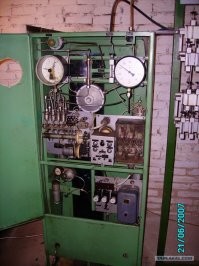Это я рассказал про ОБЫЧНЫЕ кабели связи в нашем городе. На каждой АТС есть помещения, где стоят либо дегидраторы кабельные , либо КСУ    (компрессорно-сигнальные установки), которые сушат и качают воздух в кабеля. Ну типа такие , как на картинке. Ну, а если у вас их не было, то все вопросы к руководству местного телекома.