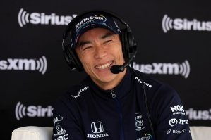 о! знаю, кто преподаёт в школе водителей "камикадзе"!
такумо сато! звёздный перец, столько машин разбил, стольким гонку испортил! как сам жив остался, особенно после устроенных завалов в indy (не сам убьётся, так пелотон запинает), вааще не понятно!
кто не в теме - погуглите.

ps: в серии motogp тоже был свой японский герой, сшибающий байки соперников головой :)