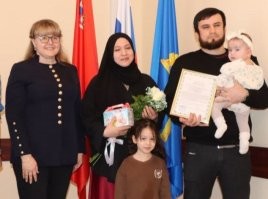 Пацана закрыли а кишлачники (пока) потерпевшие. Могут и квартиру дать.

Оказывается политика раздачи халявных квартир понаехавшим за счёт русских такая же целенаправленная, как и канализация взрывоопасной молодёжи из Средней Азии в России.

  Так, например, 14 января мэр Долгопрудного торжественно вручил ( ключи от новеньких квартир пяти семьям, среди которых понаехавшие Махмудова Шахноза Бахтиёровна и Донияров Исломжон Мухтарович, это две разные семьи. Сегодня с утра мэр почему-то закрыл комментарии к посту, видимо, испугавшись кипения народного гнева в комментариях. 

  В Подольске 10 января также выдали ( ключи от квартиры явно не местной замоташке с мужем-ваххабитом. 

  В посёлке Лотошино 14 января ещё одной семье понаехавших с прилагающейся замоташкой досталась ( квартира. 

И это только те случаи, что удалось обнаружить, так-то их гораздо больше, просто не все чиновники удосуживаются сообщить у себя в телеграм-каналах.