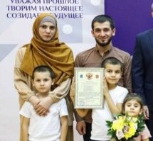 Пацана закрыли а кишлачники (пока) потерпевшие. Могут и квартиру дать.

Оказывается политика раздачи халявных квартир понаехавшим за счёт русских такая же целенаправленная, как и канализация взрывоопасной молодёжи из Средней Азии в России.

  Так, например, 14 января мэр Долгопрудного торжественно вручил ( ключи от новеньких квартир пяти семьям, среди которых понаехавшие Махмудова Шахноза Бахтиёровна и Донияров Исломжон Мухтарович, это две разные семьи. Сегодня с утра мэр почему-то закрыл комментарии к посту, видимо, испугавшись кипения народного гнева в комментариях. 

  В Подольске 10 января также выдали ( ключи от квартиры явно не местной замоташке с мужем-ваххабитом. 

  В посёлке Лотошино 14 января ещё одной семье понаехавших с прилагающейся замоташкой досталась ( квартира. 

И это только те случаи, что удалось обнаружить, так-то их гораздо больше, просто не все чиновники удосуживаются сообщить у себя в телеграм-каналах.